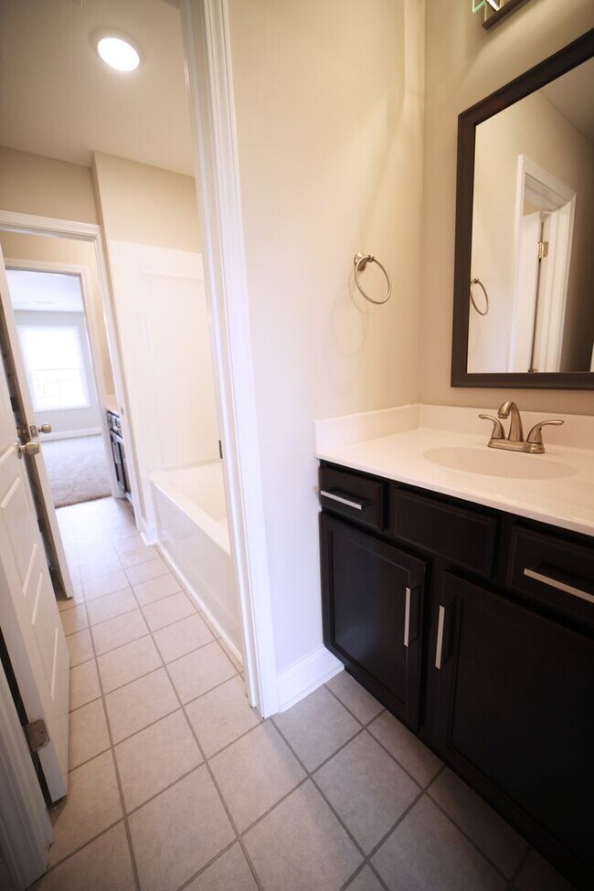 Building Photo - 220 Drayton Dr