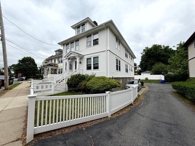 Primary Photo - 78 Hunnewell Ave