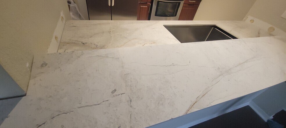 Building Photo - 1064 N Tamiami Trl