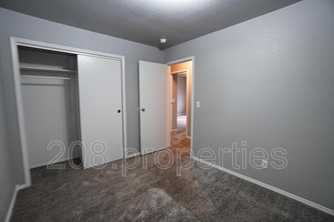 Building Photo - 1009 N Stilson Rd