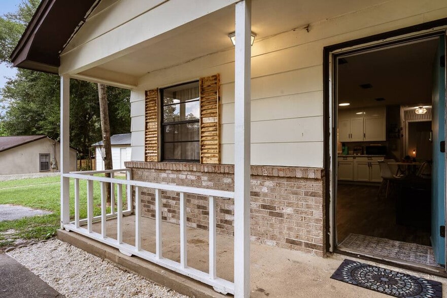 Building Photo - 2001 N 61st Ave