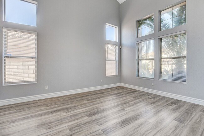 Building Photo - MASSIVE 5 BEDROOM, 2 STORY HOME IN DESIRABLE RHODES RANCH GOLF COURSE COMMUNITY!