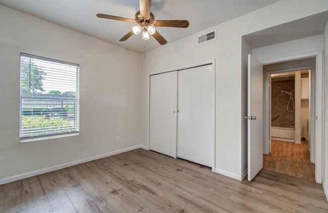 Building Photo - 2021 Spenwick Dr