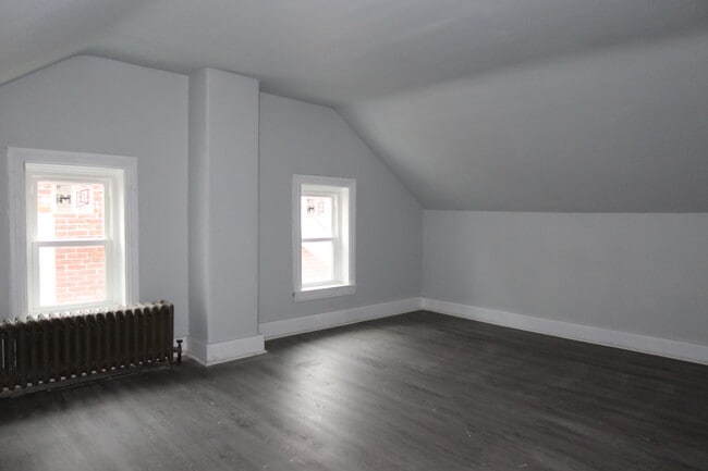 Building Photo - 255 W Rowe St