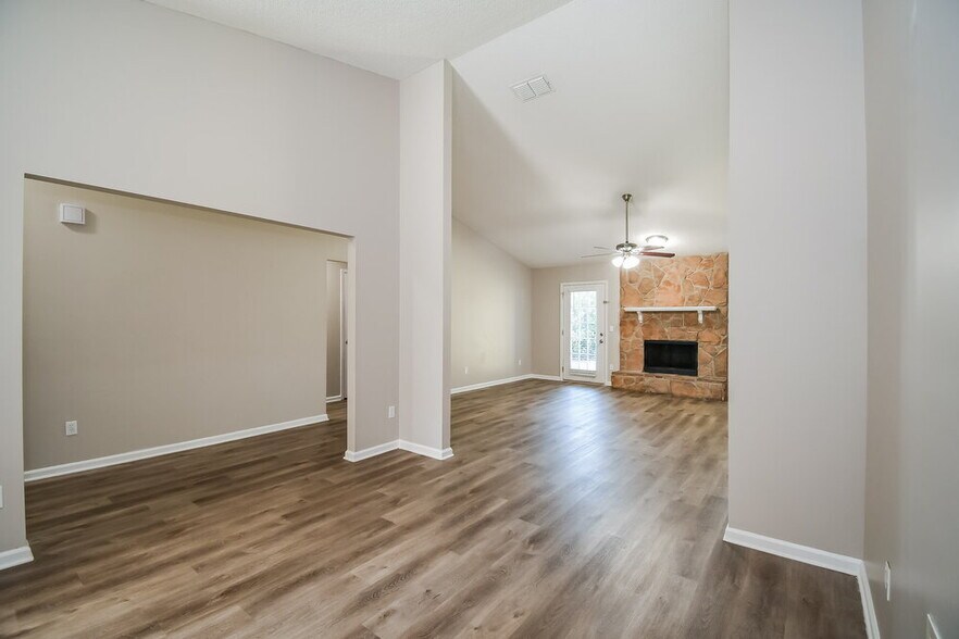 Building Photo - 7323 Sweet Rose Ln