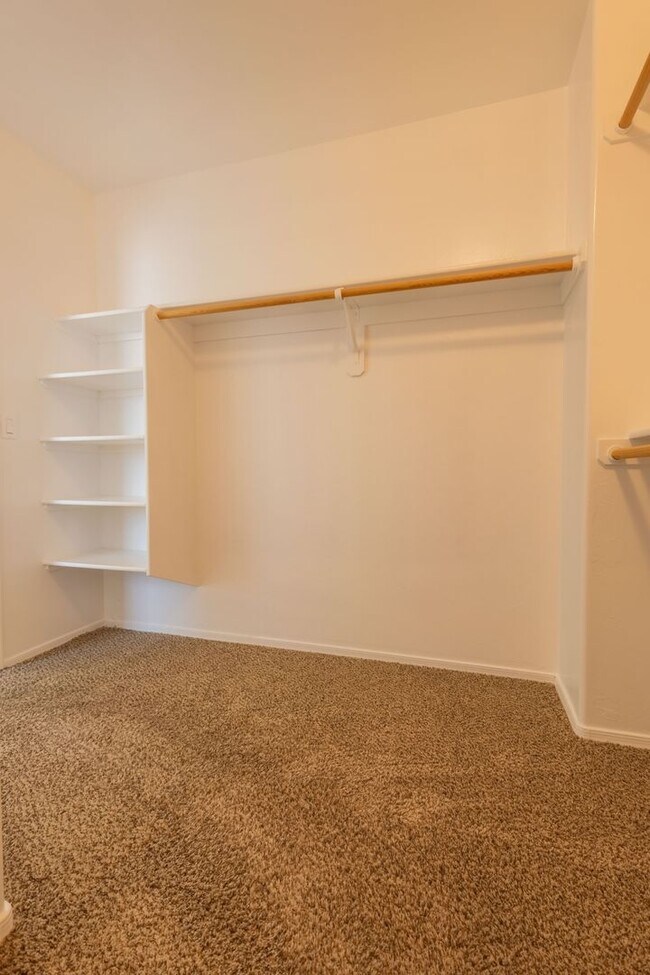 Building Photo - SHOWING SATURDAY 04/25 @ NOON. MUST TEXT AGENT!