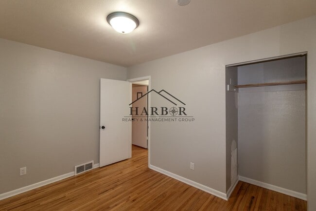 Building Photo - 1401 26th St NW