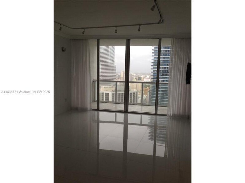 Building Photo - 465 Brickell Ave