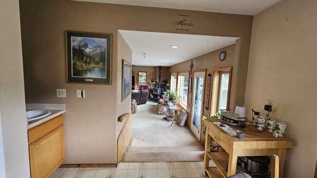Building Photo - Fully Furnished house on 40 Acres Horse Pr...