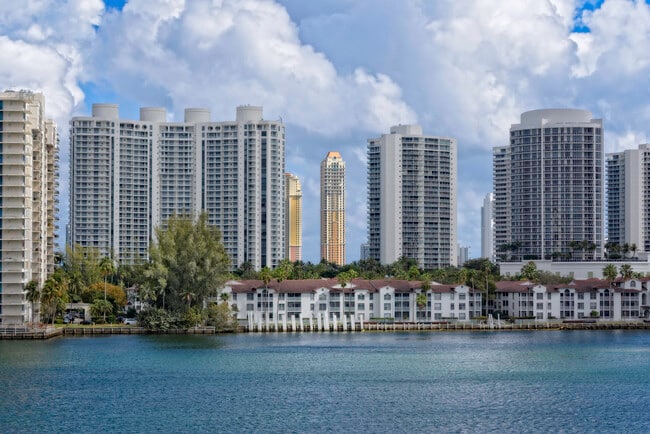 Building Photo - 18081 Biscayne Blvd