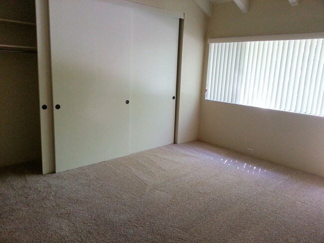 Building Photo - 605 Woodside Sierra
