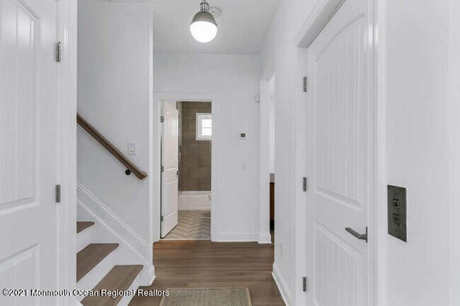 Building Photo - 916 Ocean Ave