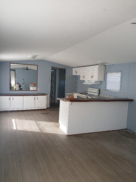 Building Photo - 1705 Woodlawn Ct