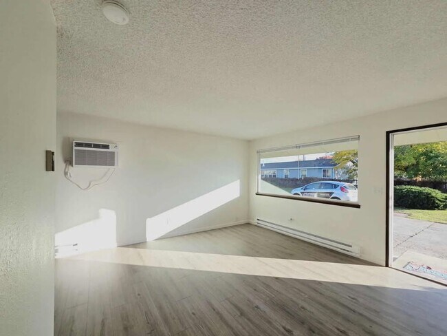 Building Photo - 1037/1039 Eastmont Ave. Duplex