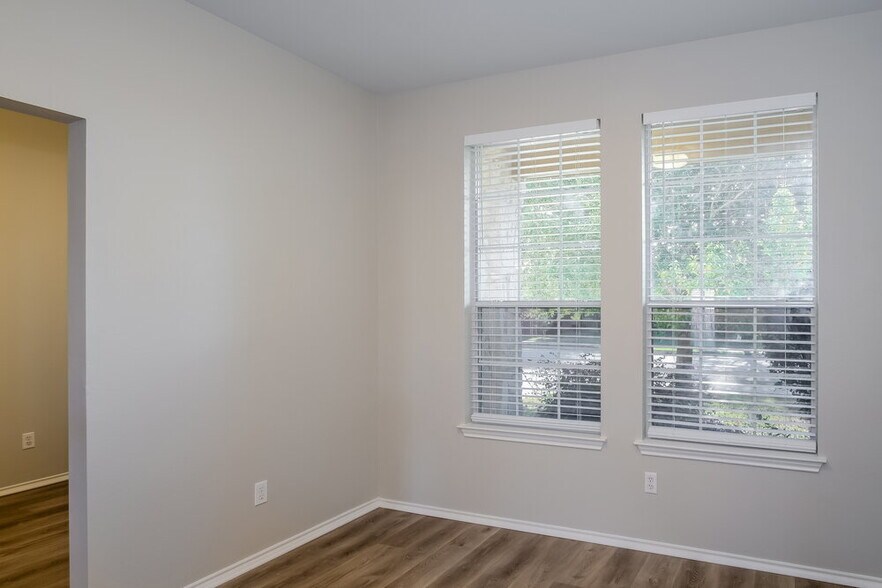 Building Photo - 233 Waterloo Dr