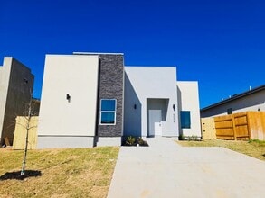 Building Photo - 5006 Cherimoya Ln