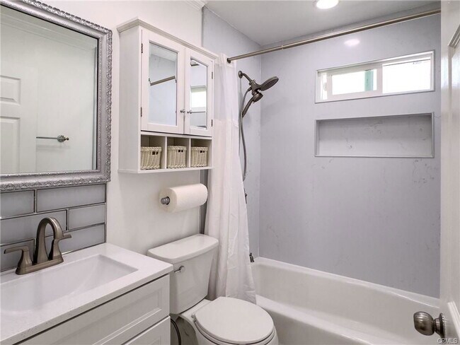 Building Photo - 1509 S Meadows Ave