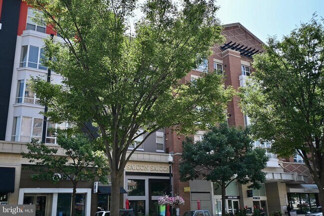 Building Photo - 1101 S Arlington Ridge Rd