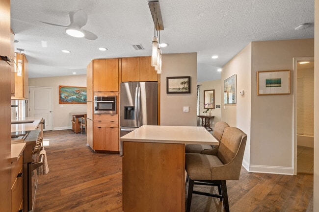 Building Photo - 430 Arricola Ave