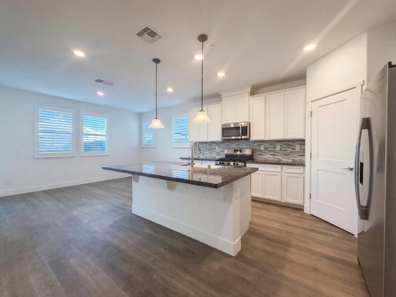 Building Photo - 8292 Triplefin Way