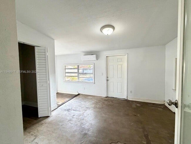 Building Photo - 565 Forrest Dr