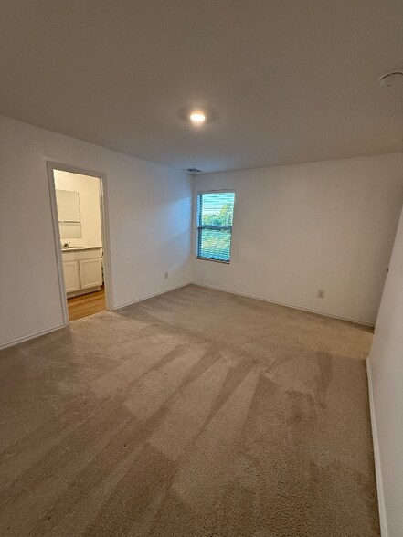 Building Photo - 2208 Wolford Ct