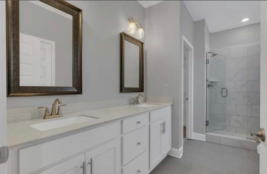 private bath - 1000 Vintage Green Ln