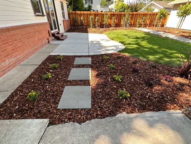 Building Photo - 1402 Clara Ln