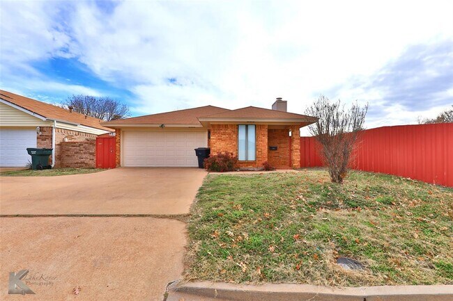 Building Photo - 3833 Rebecca Ln