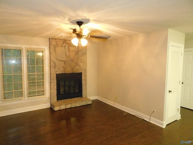 Building Photo - 2111 Epworth Dr NE