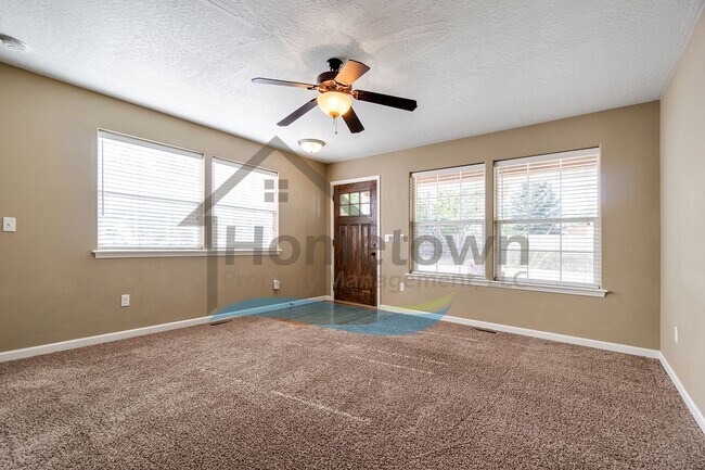 Building Photo - 3 Bedroom 3 Bathroom Home with Attached 2 Car Garage Available in Coeur d'Alene!