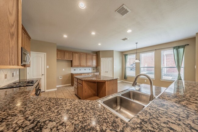 Building Photo - 3504 Oliver Dr