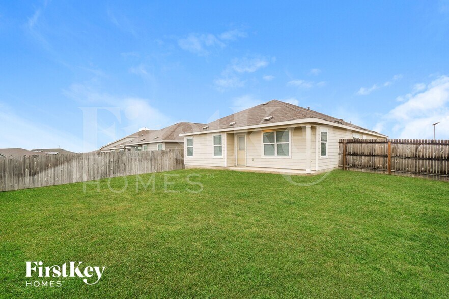 Building Photo - 1203 White Willow