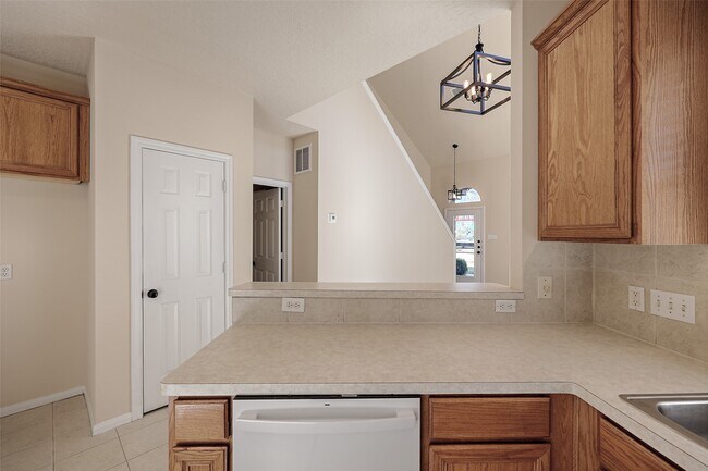 Building Photo - 1815 Tickner St