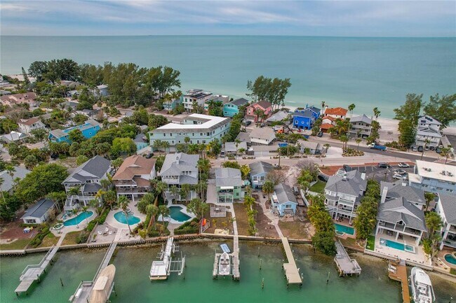 Building Photo - 8441 Bayshore Dr