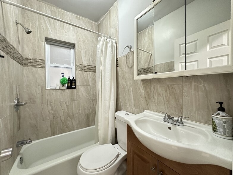 Building Photo - 716 N Elizabeth St