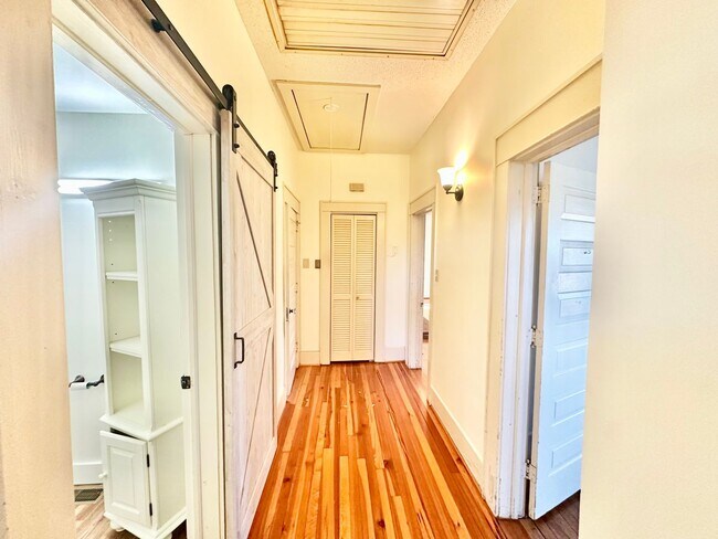 Building Photo - 243 Love St