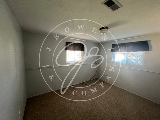 Building Photo - "Charming upgraded 3 bedroom home in Holland.