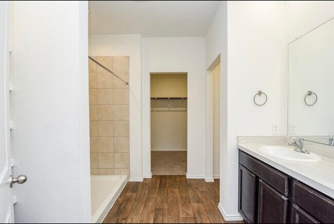 Building Photo - 21170 Alder Oaks Dr