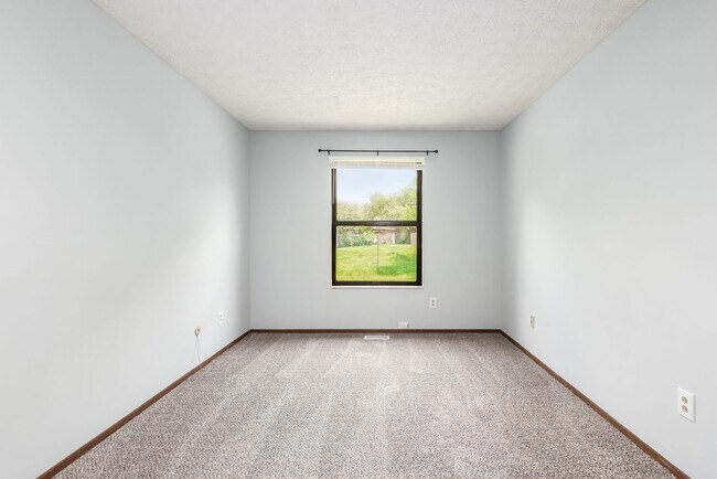 Building Photo - 3862-3864 Petzinger Road