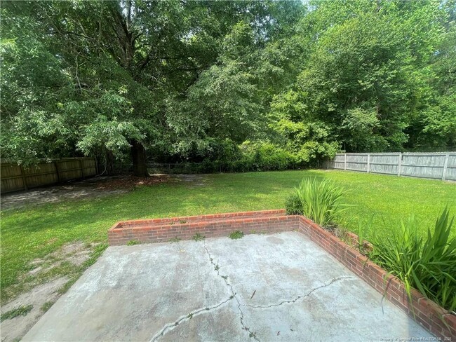 Building Photo - 6160 Lakeway Dr