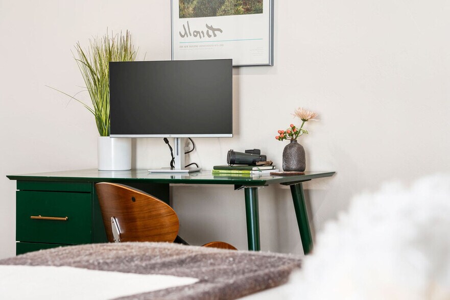 Building Photo - 1054 Canoe Loop