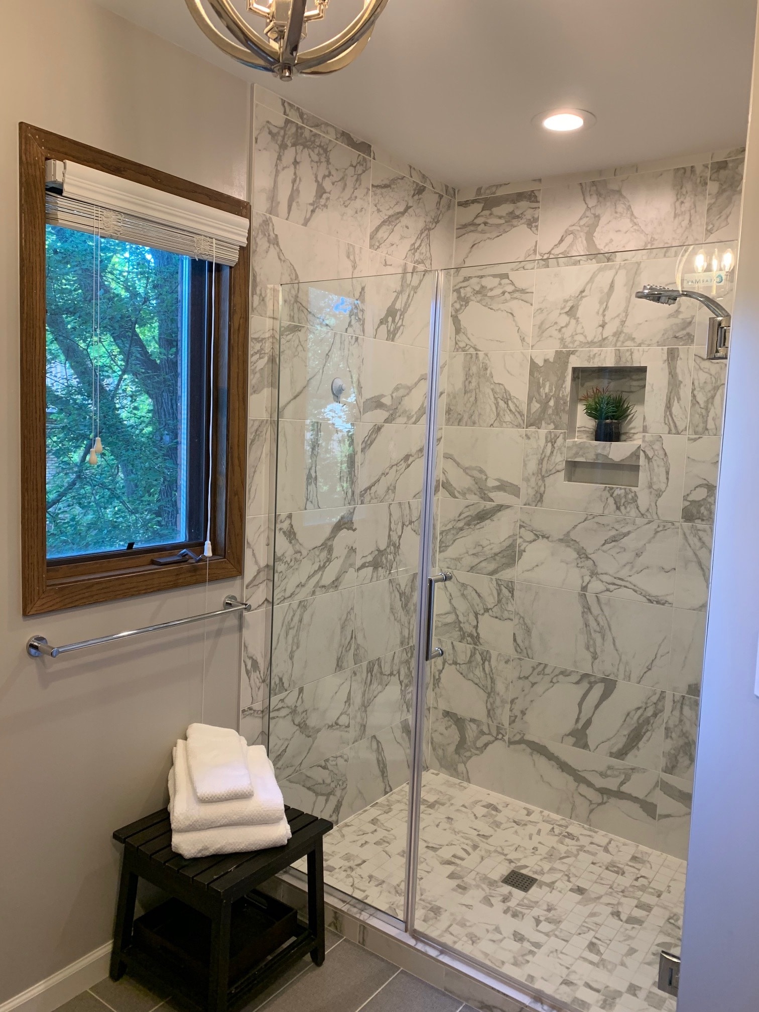 Renovated primary en-suite) bathroom - 5536 Village Dr