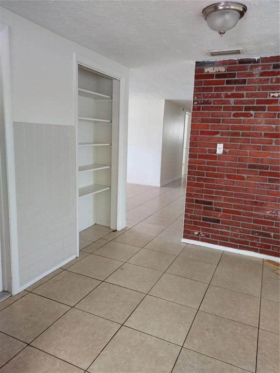 Building Photo - 5620 Andrea Dr