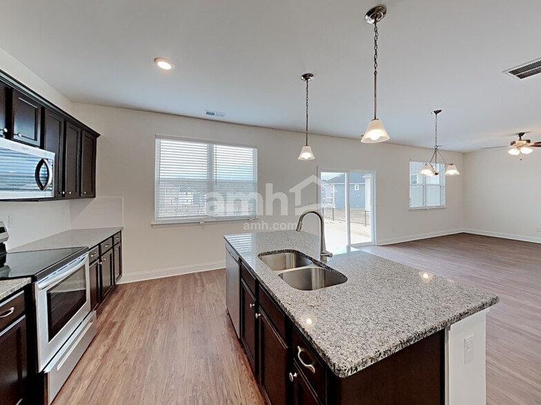 Building Photo - 1114 Amberly Wy