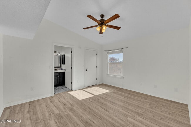 Building Photo - 536 Achim Dr