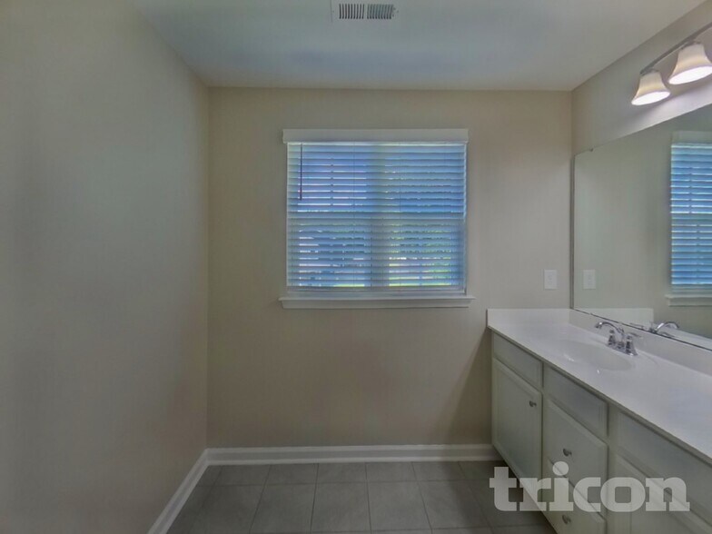 Building Photo - 1302 Harkey Creek Dr