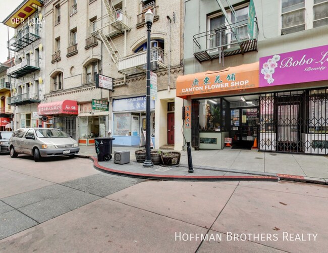 Building Photo - 124 Waverly Pl