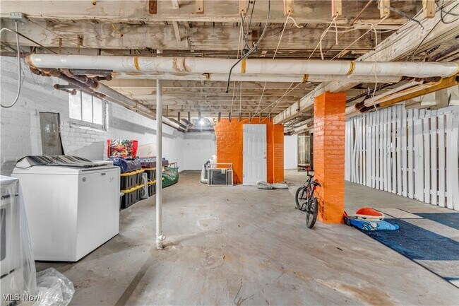 Building Photo - 2911 Ludlow Rd