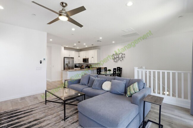 Building Photo - Fully-Furnished End Unit Gilbert Home in Warner Meadow Community